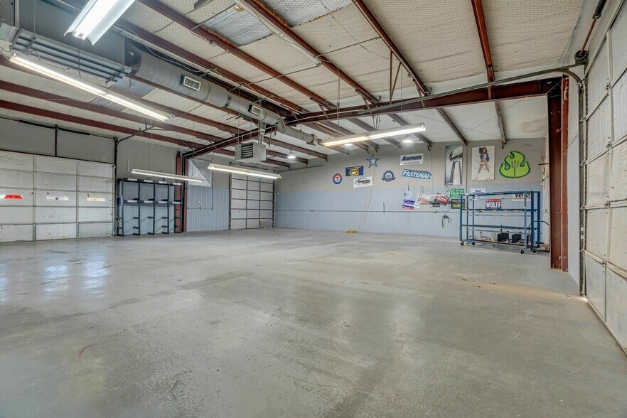 More Photos Of 1133 W Main St, Arlington Warehouse For Lease