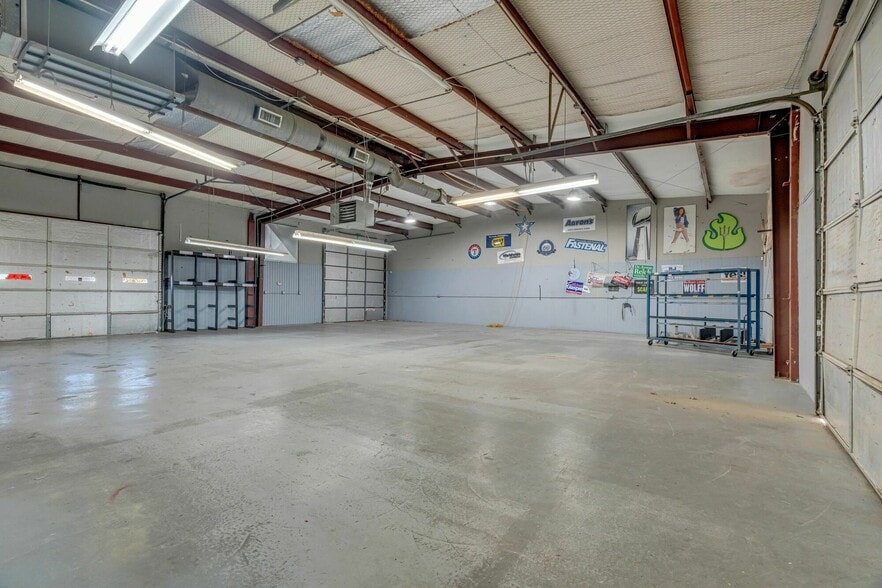 More Photos Of 1133 W Main St, Arlington Warehouse For Lease