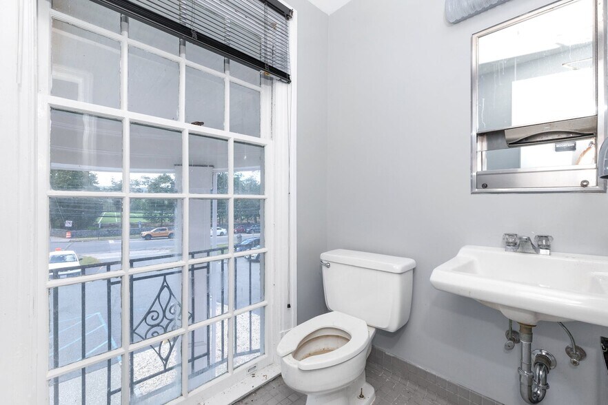 More Photos Of 1022 N Broadway, Yonkers Office For Lease