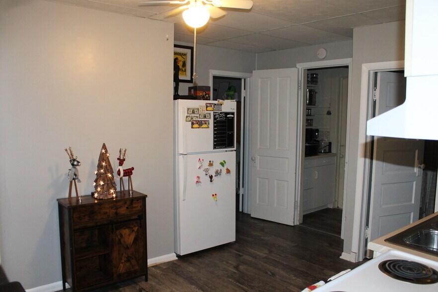 More Photos Of 100 Railroad, Leland Apartments For Sale