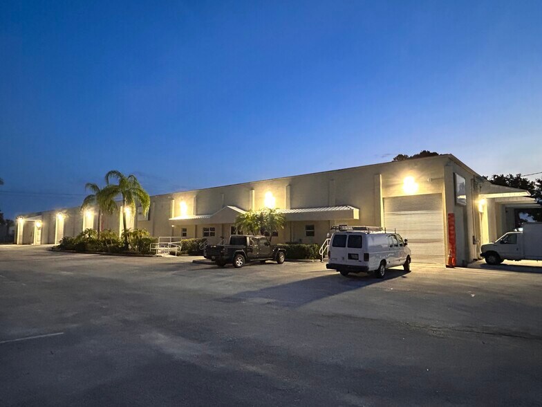 More Photos Of 1100 17th St, Vero Beach Warehouse For Lease