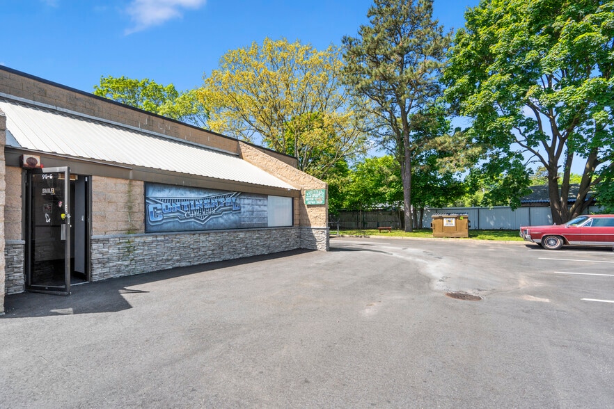 More Photos Of 90 Knickerbocker Ave, Bohemia Distribution For Sale