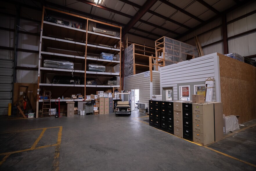More Photos Of 803 S Eastern Blvd, Fayetteville Warehouse For Sale