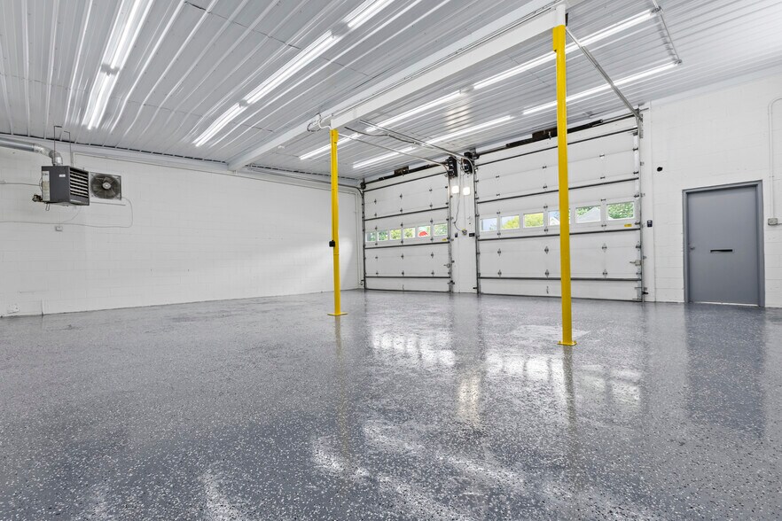 More Photos Of 506 N Main St, Winchester Light Distribution For Sale