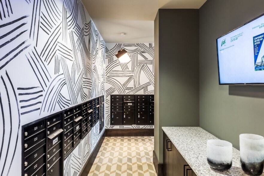 More Photos Of 305 W Commerce St, Dallas Apartments For Lease