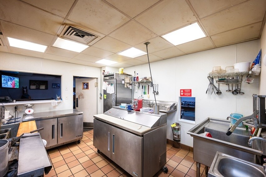 More Photos Of 236 E Maine St, Amboy Specialty For Sale