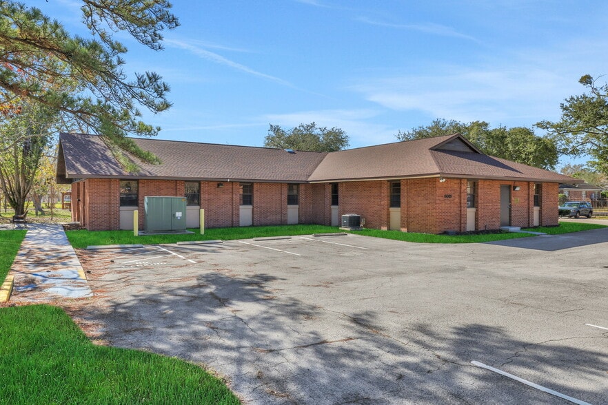 More Photos Of 6601-6535 Chester Ave, Jacksonville Continuing Care Retirement Community For Lease