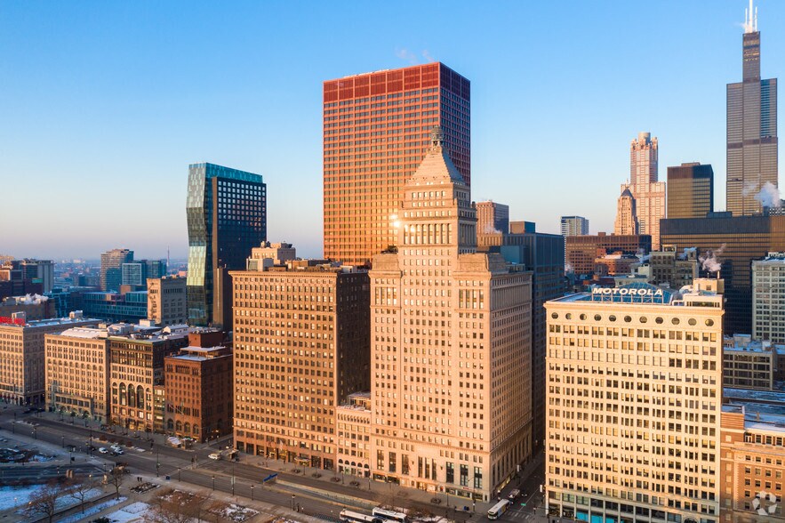 More Photos Of 333 S Wabash Ave, Chicago Office For Lease