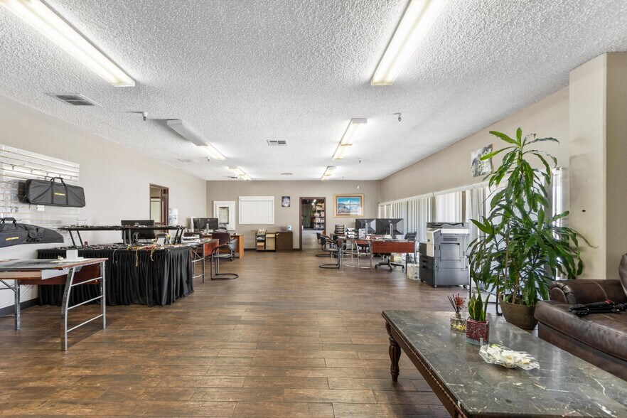 More Photos Of 6310 Corsair St, Commerce Manufacturing For Sale