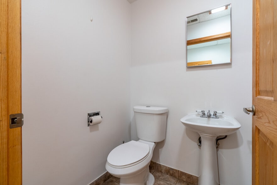 More Photos Of 6135 N Elston Ave, Chicago Office Residential For Sale