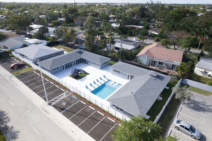More Photos Of 2009-2025 NE 26th St, Wilton Manors Apartments For Sale