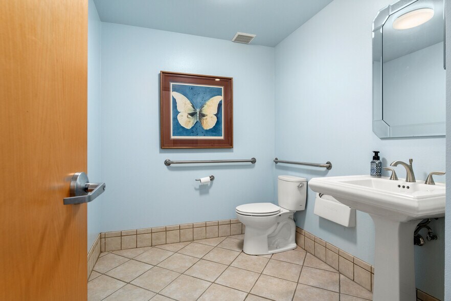 More Photos Of 13765 Alton Pky, Irvine Research And Development For Lease