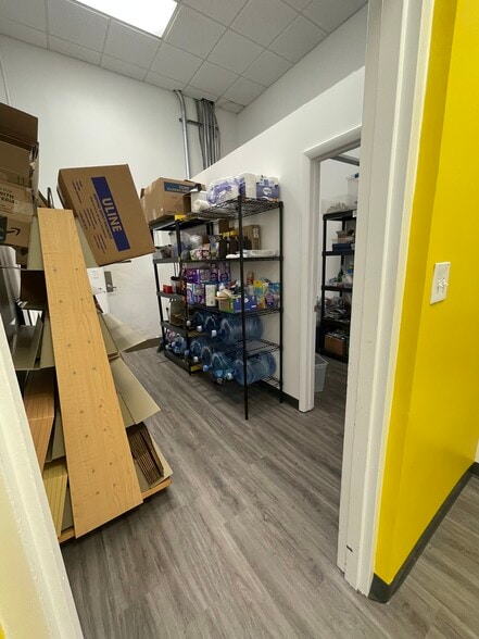 More Photos Of 2755 Tyrone Blvd, Saint Petersburg General Retail For Lease