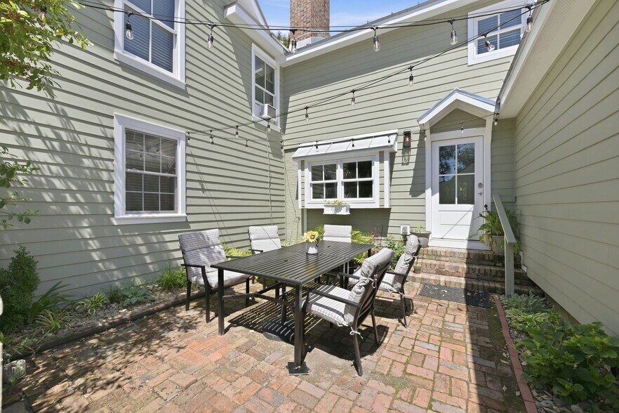 More Photos Of 508 Church St, Oriental Hospitality For Sale