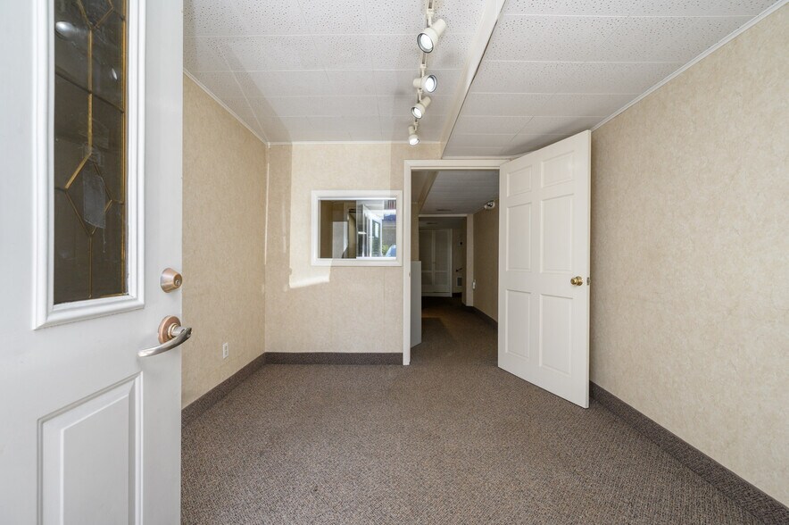 More Photos Of 373 Ford Ave, Fords Medical For Sale