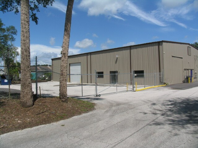 More Photos Of 342 W Michigan Ave, Deland Warehouse For Lease