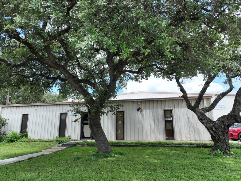 More Photos Of 15501 Capital Port, San Antonio Warehouse For Sale