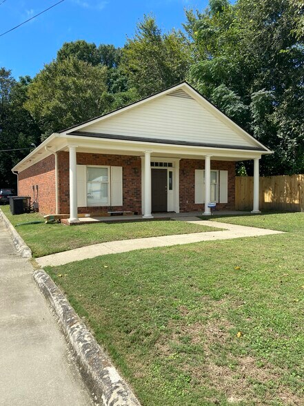 Primary Photo Of 1975 Veterans Pky, Columbus Office Residential For Lease