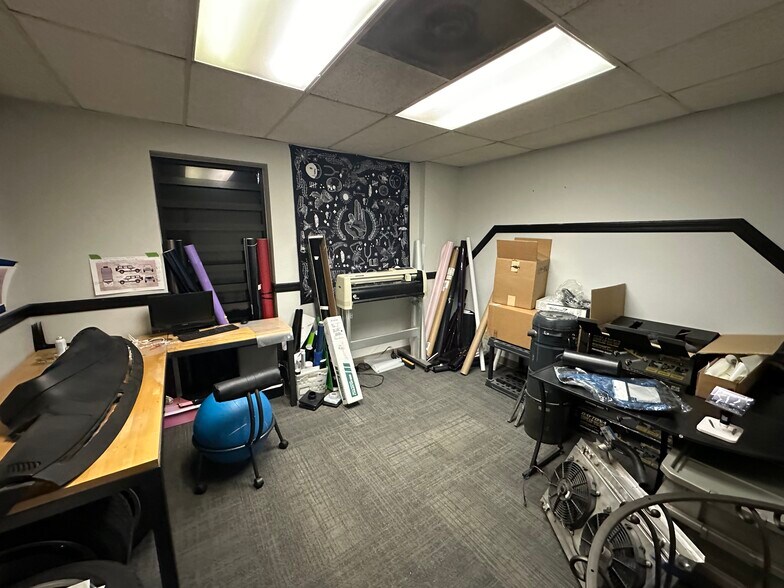 More Photos Of 2101 S Platte River Dr, Denver Warehouse For Lease