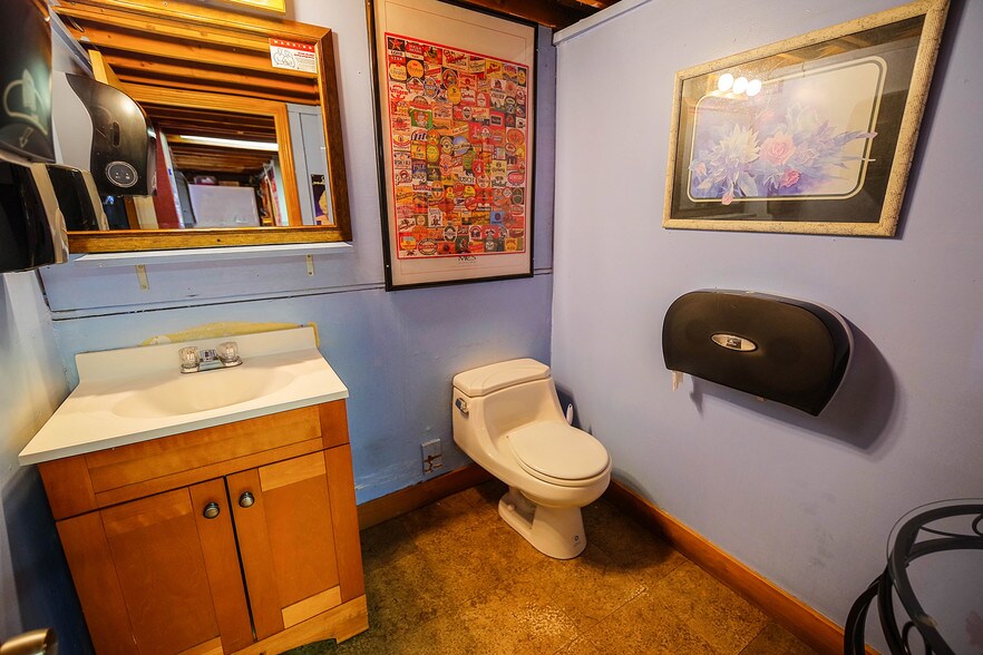More Photos Of 112 N Pennsylvania Ave, Cle Elum General Retail For Sale