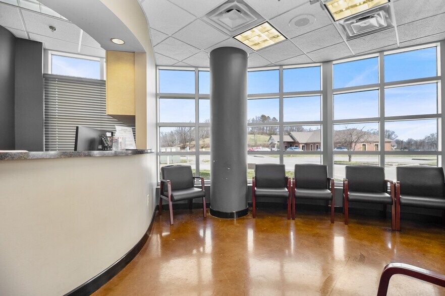 More Photos Of 200 City Hill Dr, London Medical For Sale