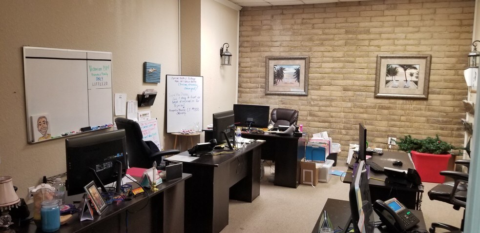 More Photos Of 2115 61st St, Galveston Storefront Retail Office For Lease