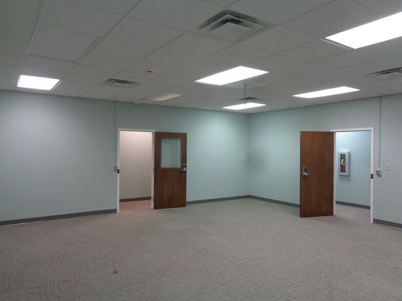 More Photos Of 2419 Westgate Dr, Albany Office For Lease