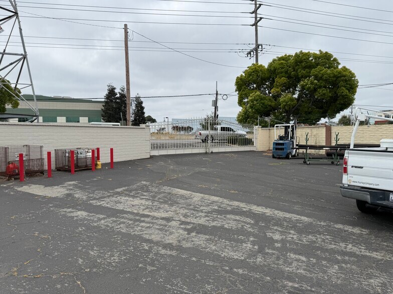 More Photos Of 1301 Laurelwood Rd, Santa Clara Manufacturing For Lease