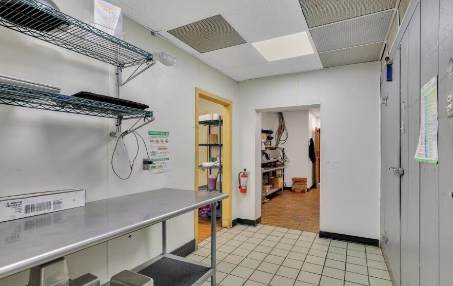 More Photos Of 942 Washington St, Middletown Fast Food For Sale