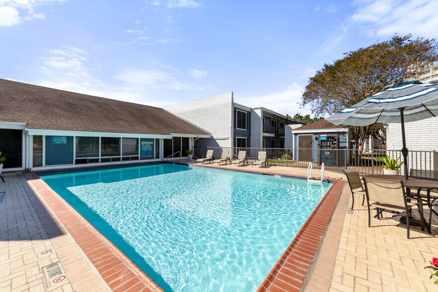 More Photos Of 4645 Ocean Dr, Corpus Christi Apartments For Sale