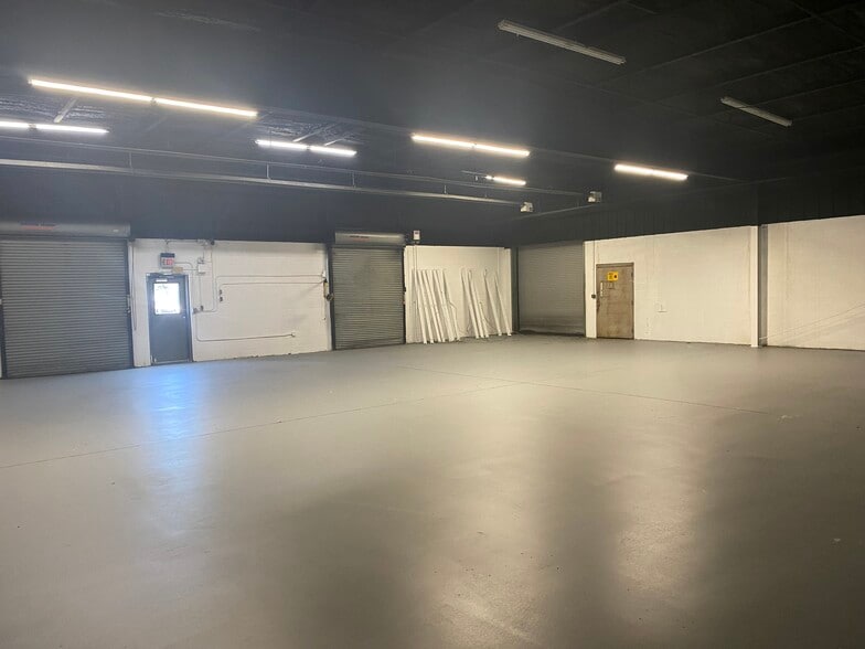More Photos Of 455 Klutey Park Plaza Dr, Henderson Light Distribution For Sale