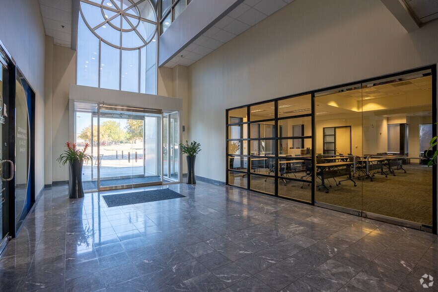 More Photos Of 1250 E Copeland Rd, Arlington Office For Lease