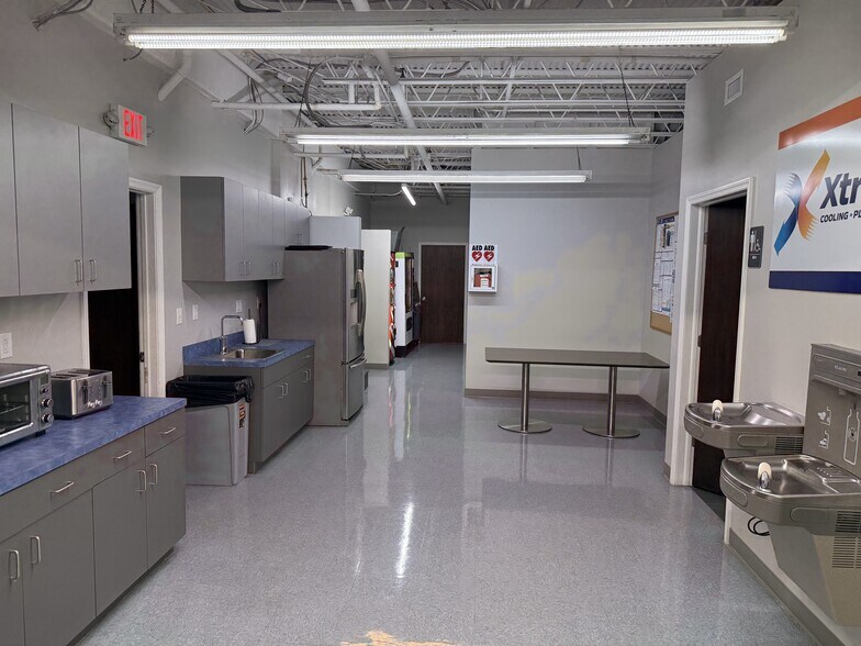 More Photos Of 7830 Byron Dr, Riviera Beach Unknown For Lease