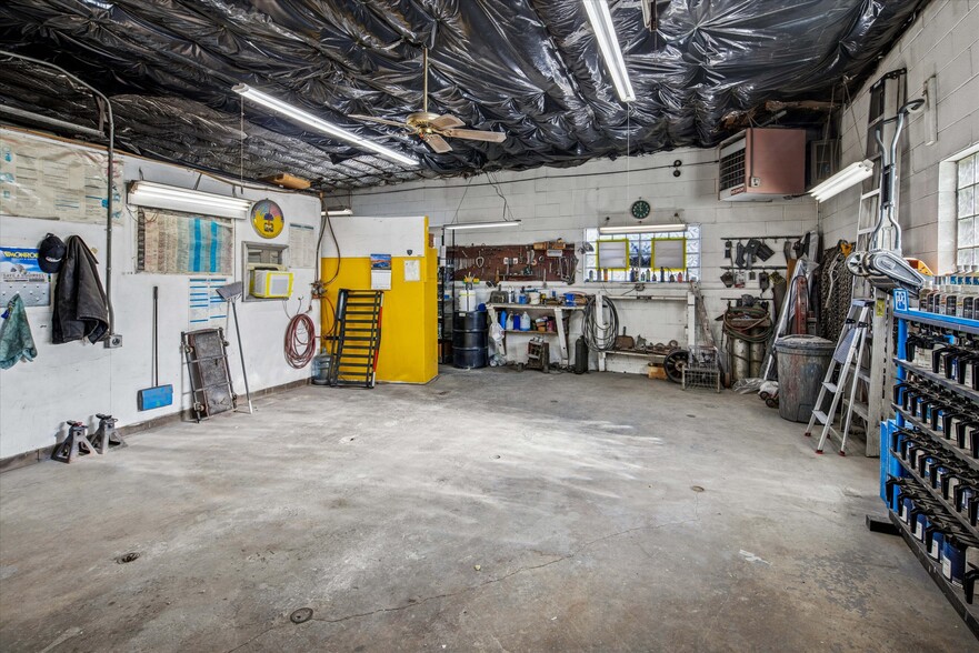 More Photos Of 5840 S Western Ave, Chicago Auto Repair For Sale