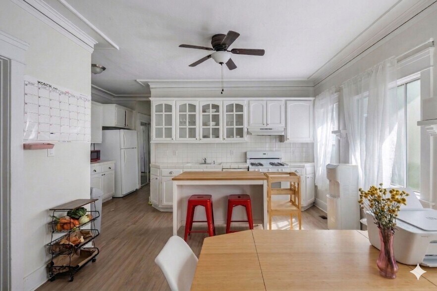 More Photos Of 2822 S La Salle Ave, Los Angeles Apartments For Sale