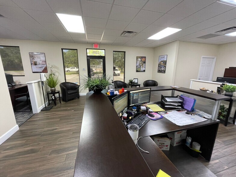 More Photos Of 3306 Waterfield Rd, Lakeland Warehouse For Lease