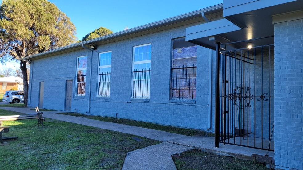 More Photos Of 2945 Sunnyvale St, Dallas Religious Facility For Sale