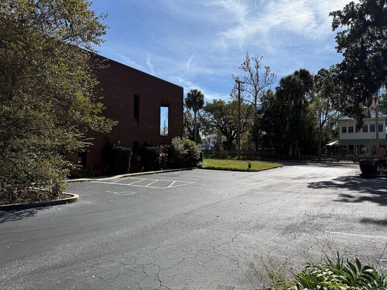 More Photos Of 202 NE 8th Ave, Ocala Office For Sale