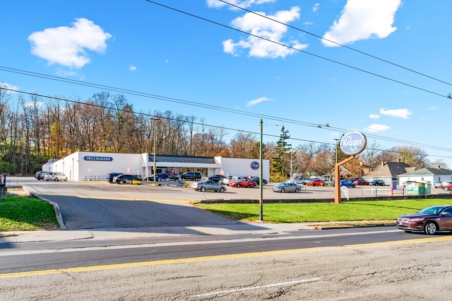 More Photos Of 1555 Wayne Ave, Dayton Supermarket For Sale
