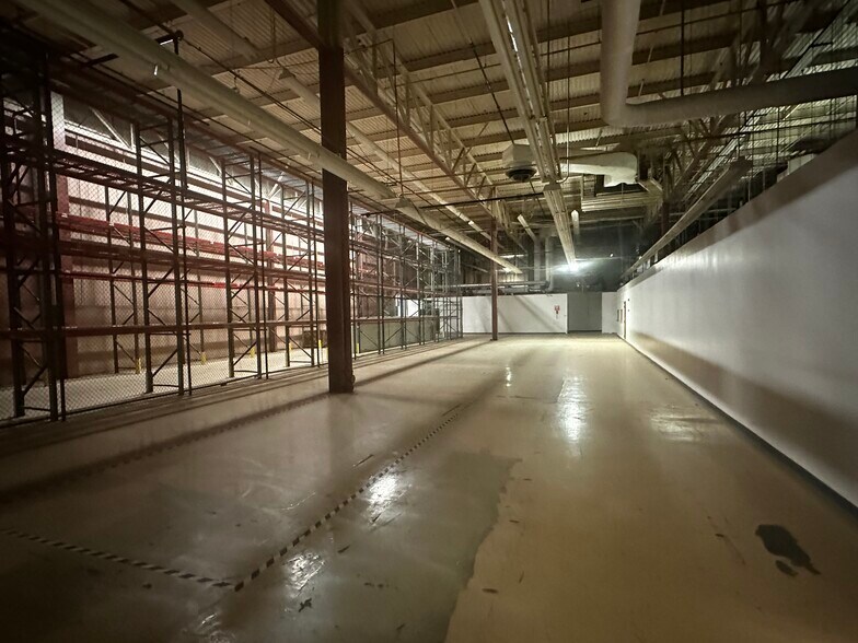 More Photos Of 10321 W Reno Ave, Oklahoma City Manufacturing For Lease