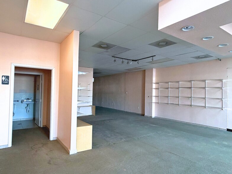 More Photos Of 8452-8456 Gulf Fwy, Houston Unknown For Lease