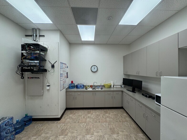 More Photos Of 2646 Santa Maria Way, Santa Maria Medical For Lease