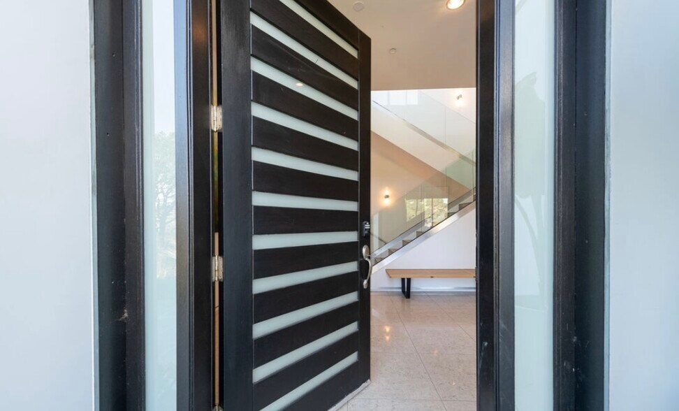 More Photos Of 12148 Travis St, Los Angeles Healthcare For Lease