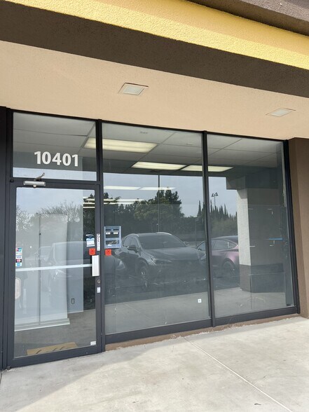 More Photos Of 10317-10407 Lakewood Blvd, Downey Storefront For Lease