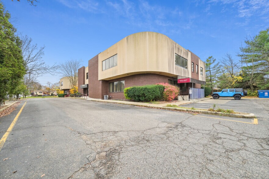 More Photos Of 1553 State Route 27, Somerset Medical For Sale