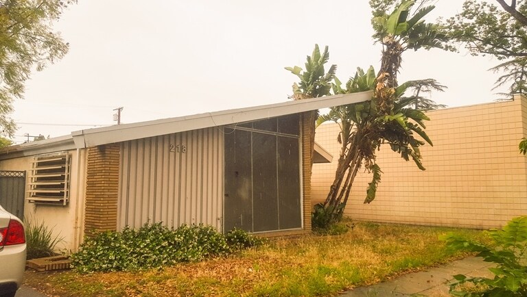 More Photos Of 218 W E St, Ontario Medical For Sale