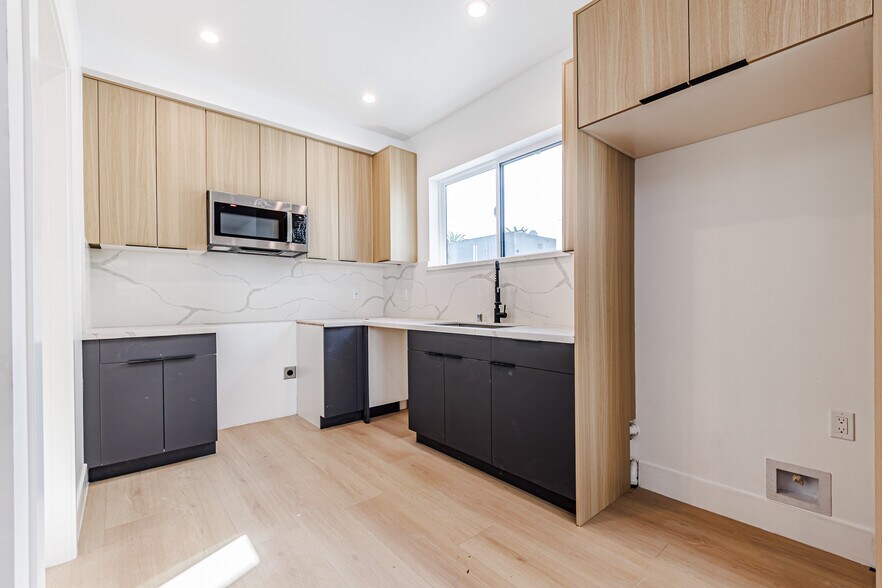 More Photos Of 5209 W 20th St, Los Angeles Multifamily For Sale