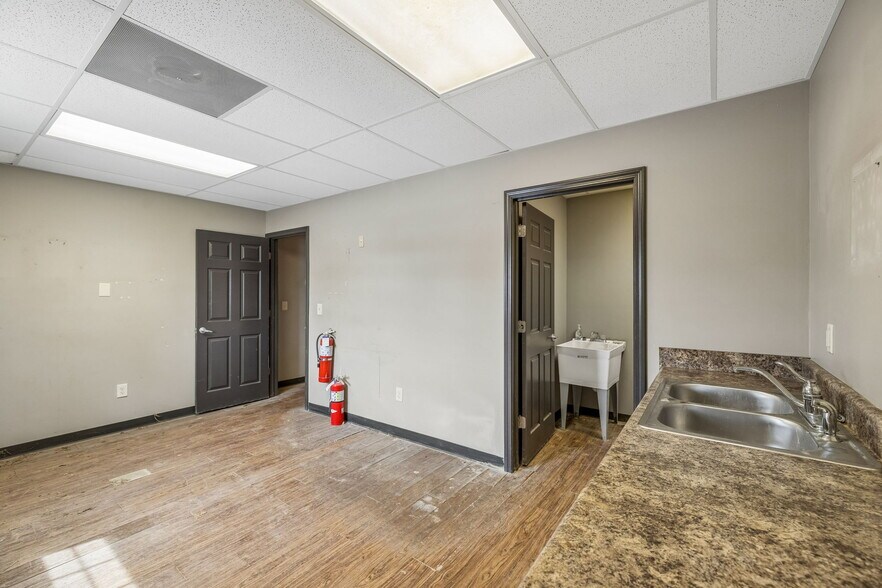 More Photos Of 1311 W College St, Murfreesboro Industrial For Sale
