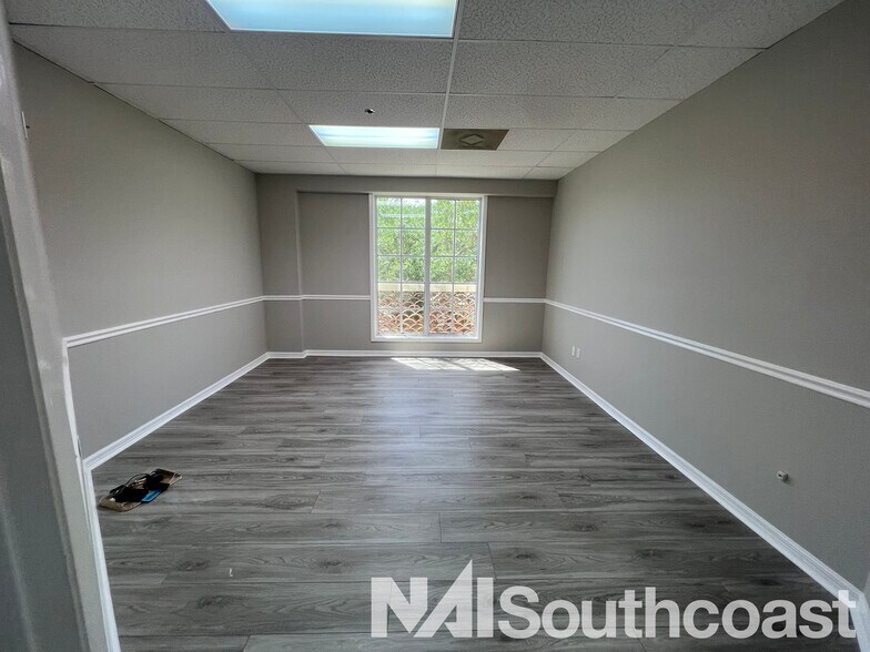 More Photos Of 7000 SE Federal Hwy, Stuart Office For Lease