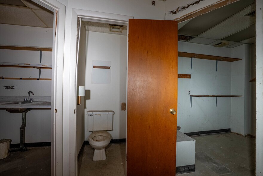More Photos Of 14-18 N 52nd St, Philadelphia Storefront Retail Office For Sale